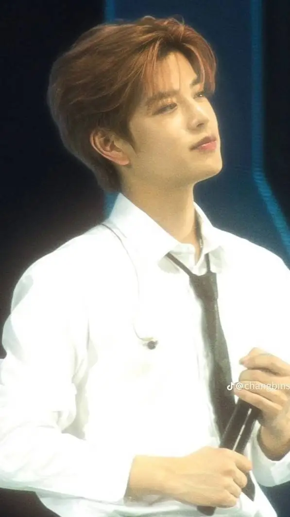 ai character: Seungmin  background