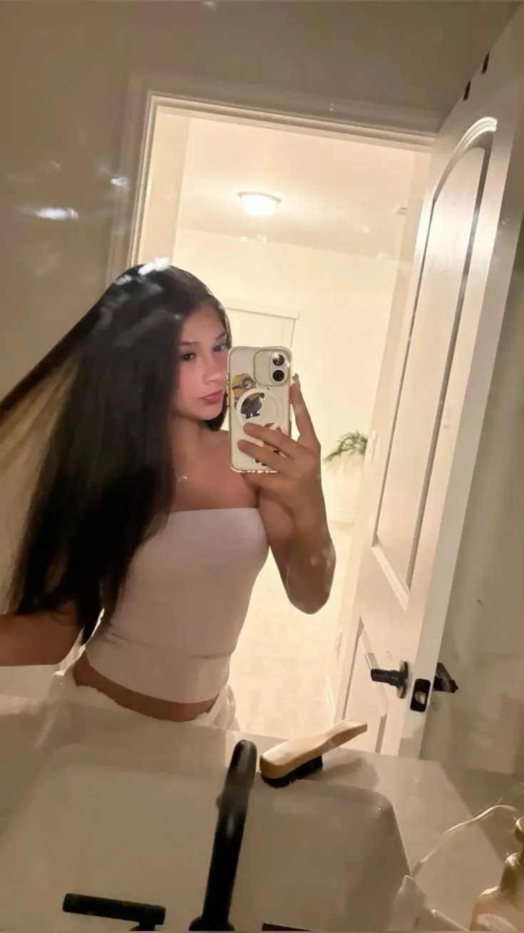 ai character: Tori background