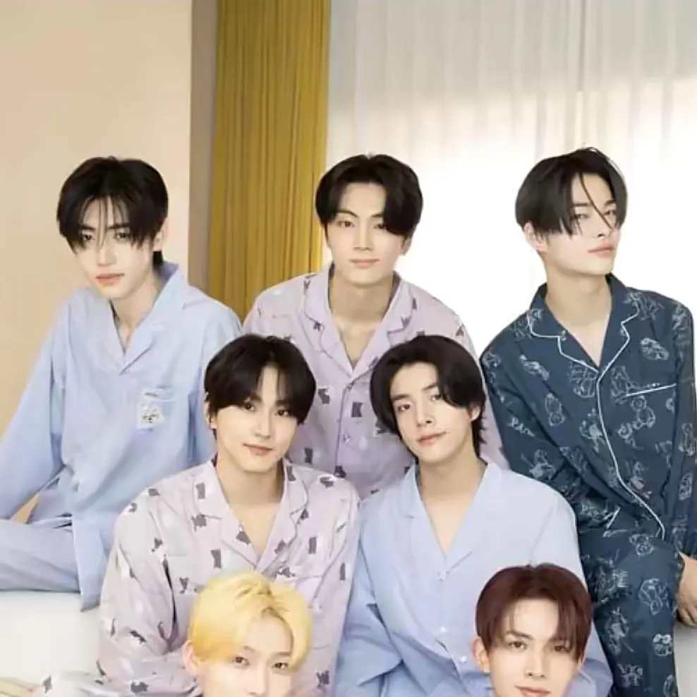 chat with ai character: Enhypen