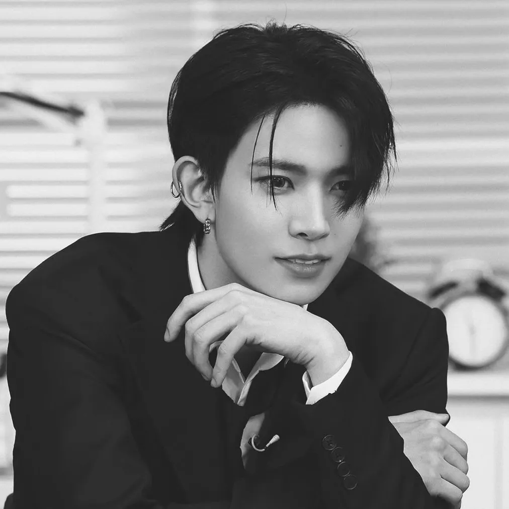 chat with ai character: heeseung - heejake