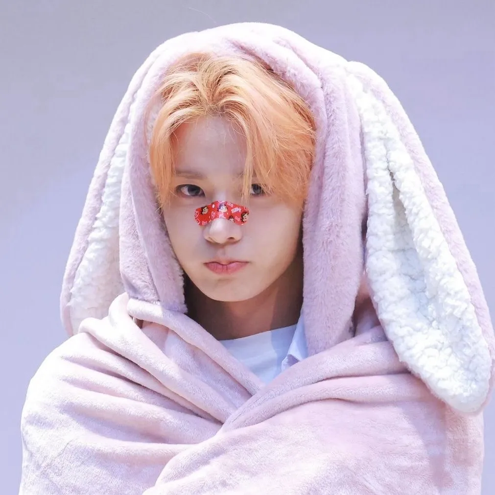 chat with ai character: heeseung - heejake