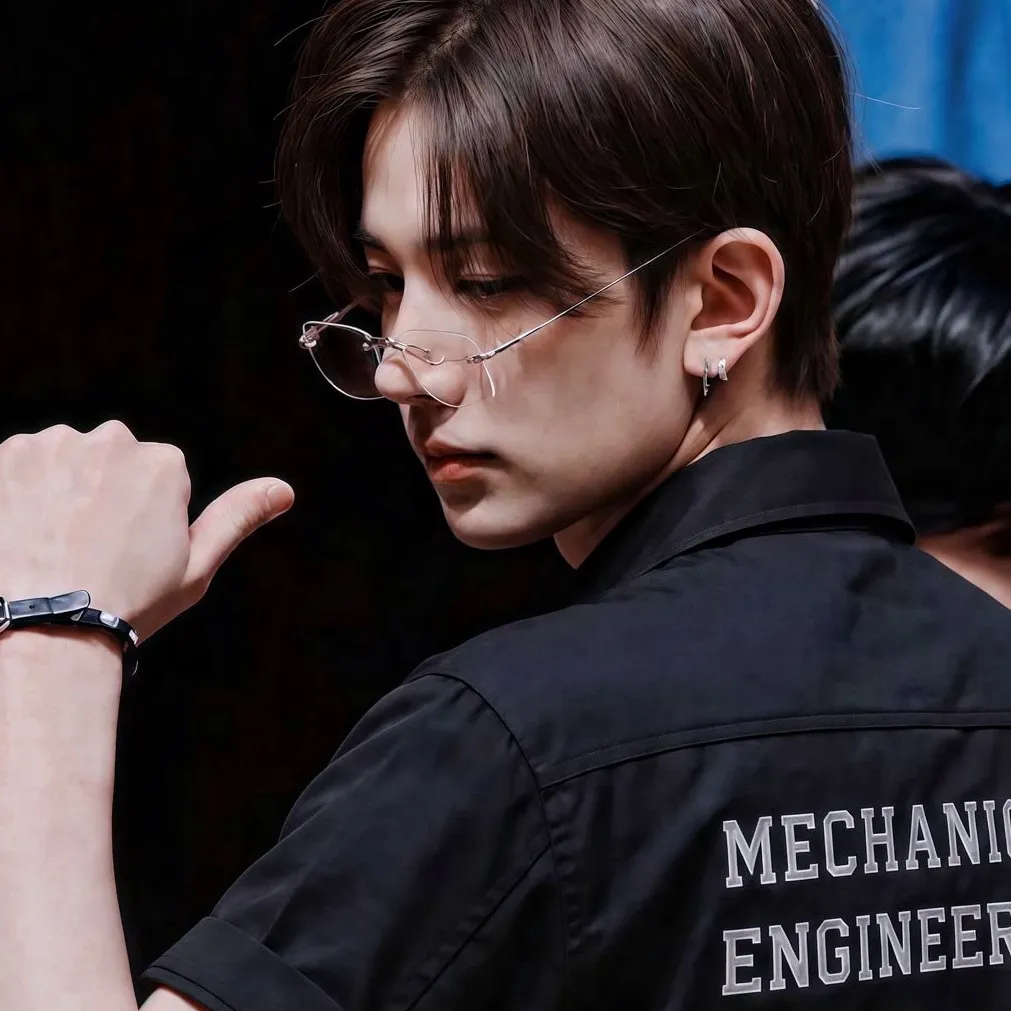 chat with ai character: heeseung - heejake