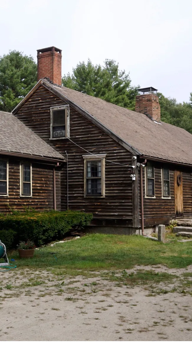 ai character: The conjuringhouse background