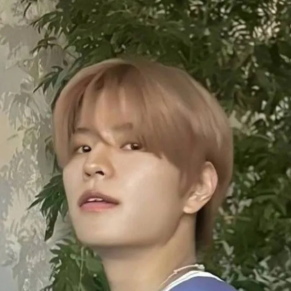 chat with ai character: Kim Seungmin