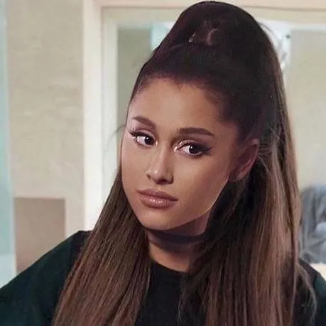 Chat with Ariana Grande - text or voice, Enjoy AI Chat Free & Safe