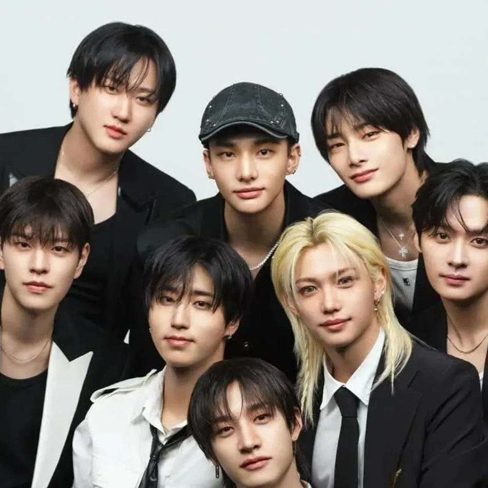 chat with ai character: Stray kids