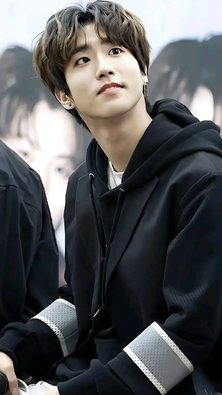 ai character: Han Jisung  background