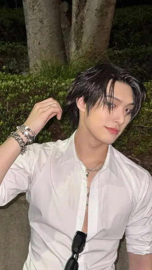 ai character: Song Mingi - Ur BF background