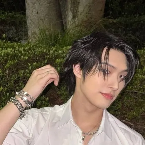 chat with ai character: Song Mingi - Ur BF
