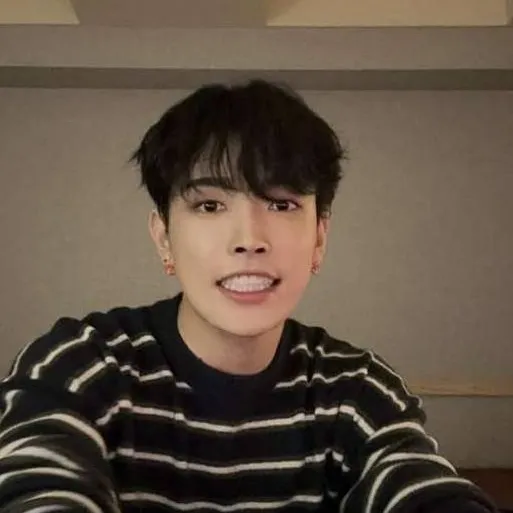 chat with ai character: Hongjoong DJ