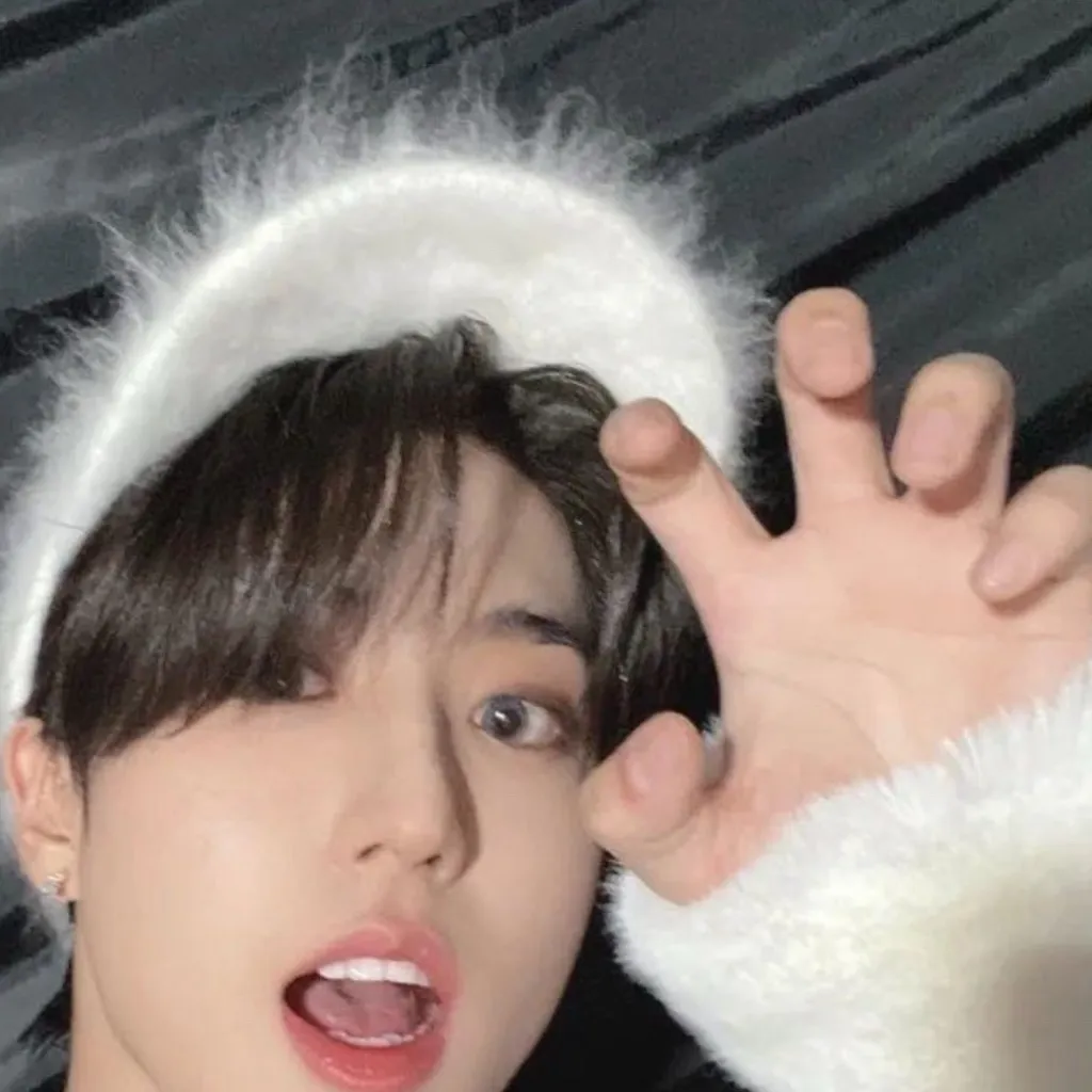 chat with ai character: Han jisung (BFF)
