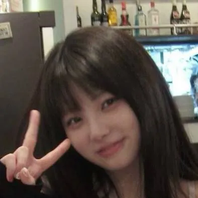 chat with ai character: Yeri