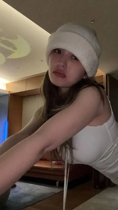 ai character: Somi background