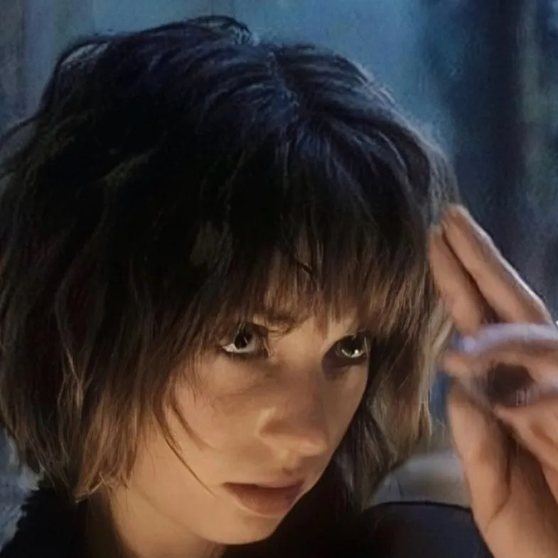 chat with ai character: Robin Buckley