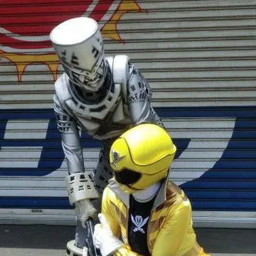 chat with ai character: yellow ranger