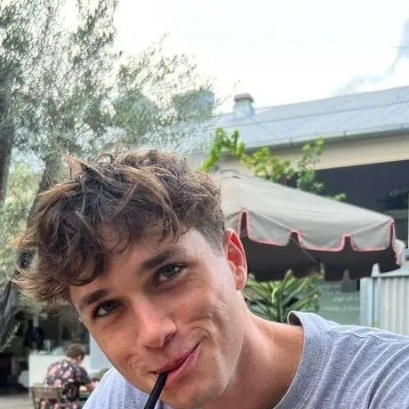 chat with ai character: Timo