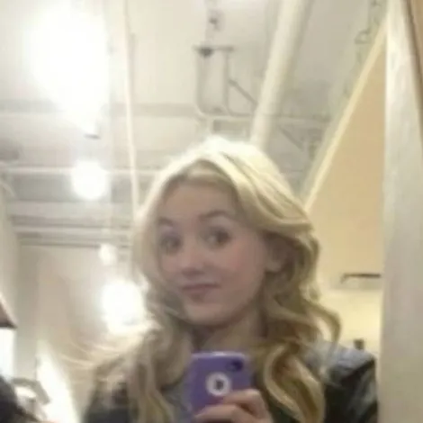 chat with ai character: peyton list