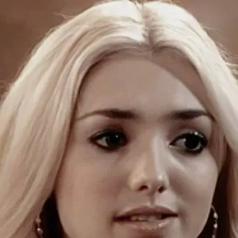 chat with ai character: emma ross