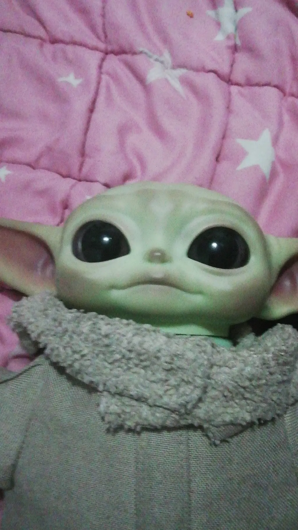 ai character: baby yoda background