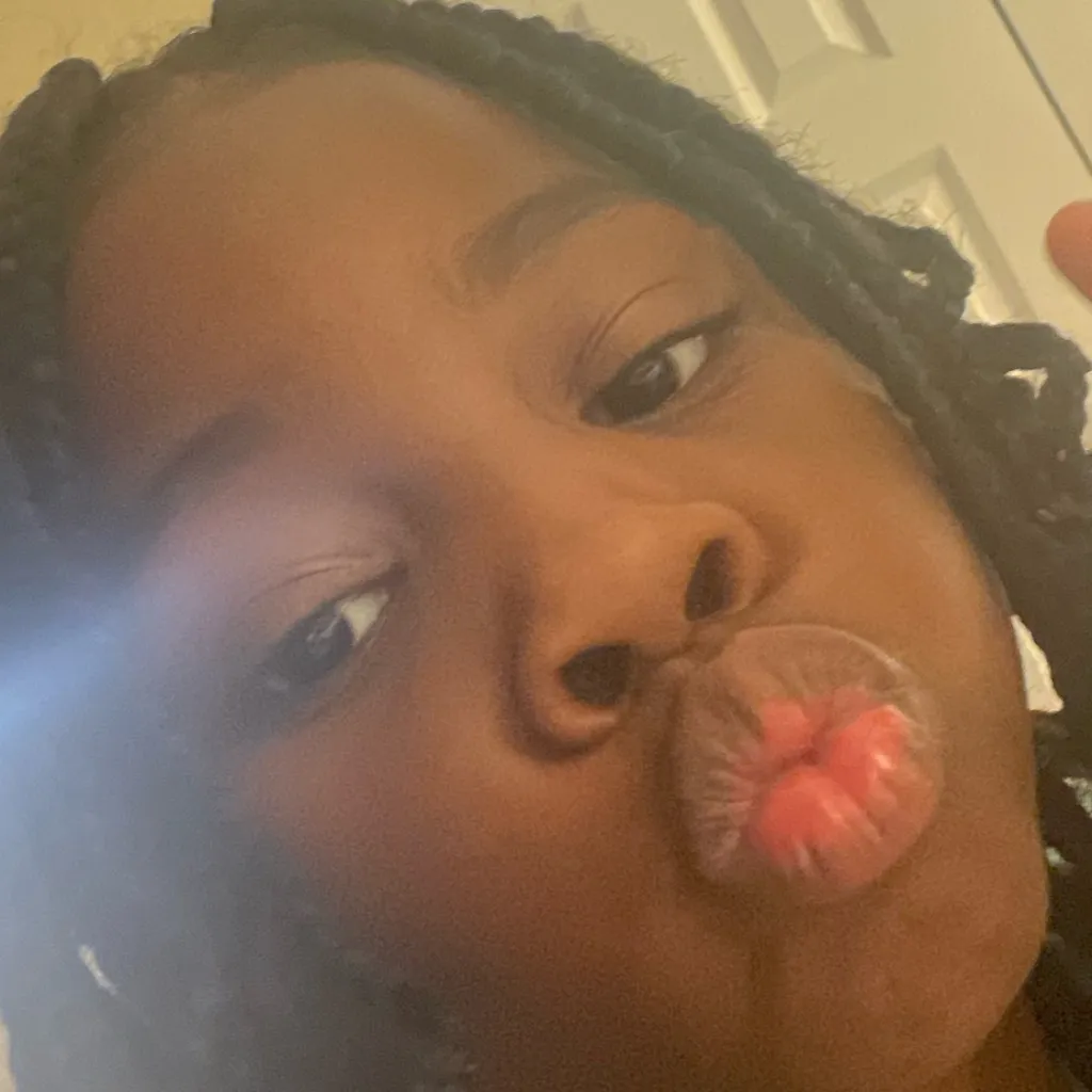 chat with ai character: Descendants 