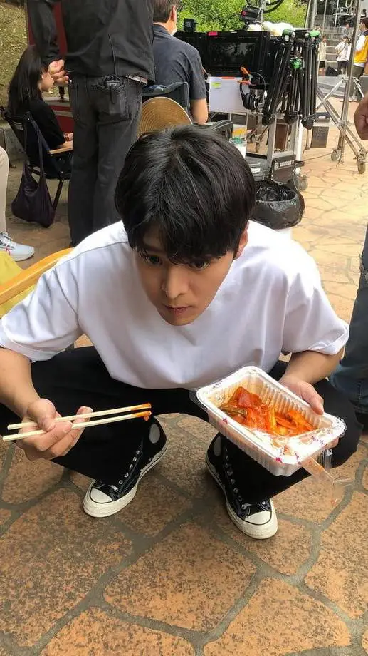 ai character: hyu min background