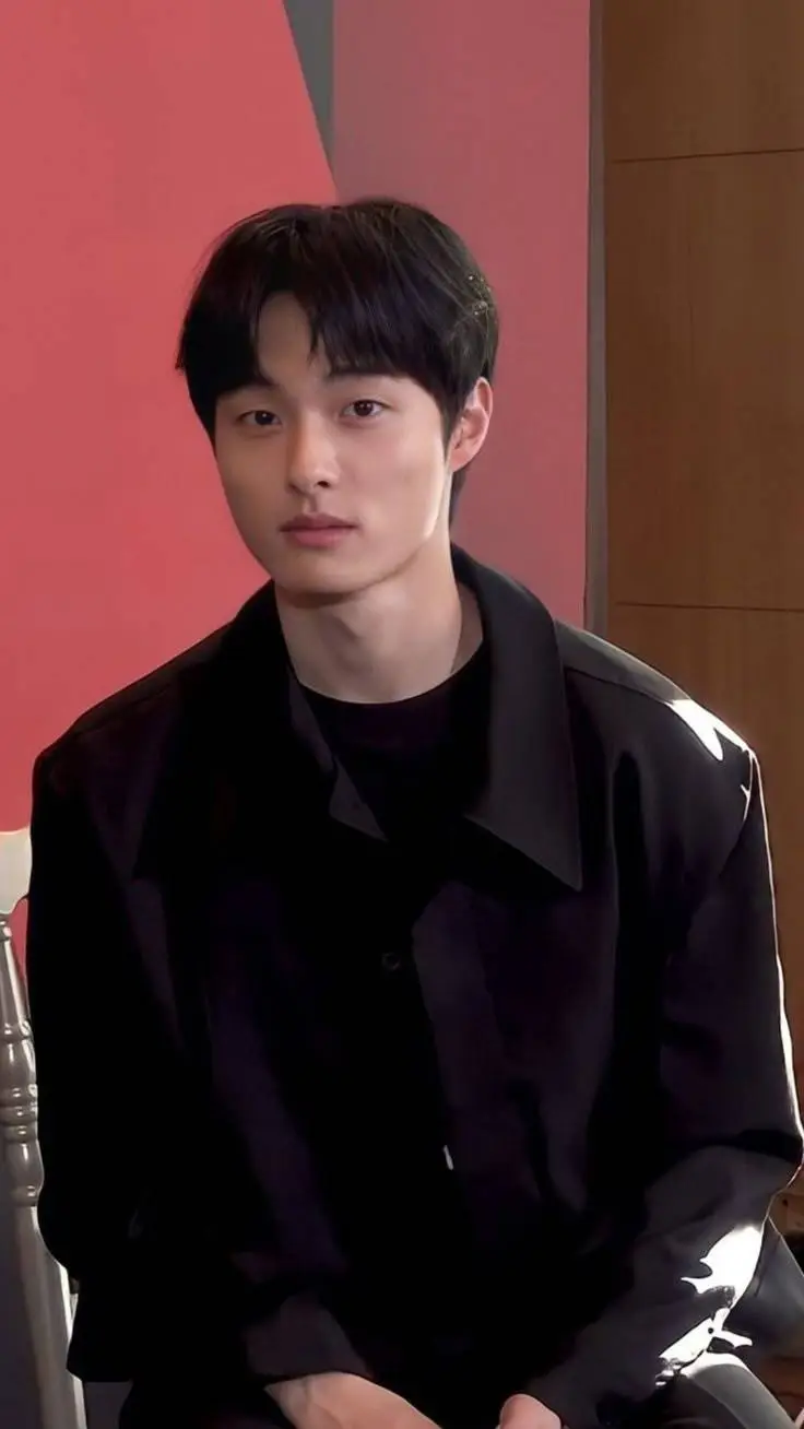 ai character: yoon chan young background