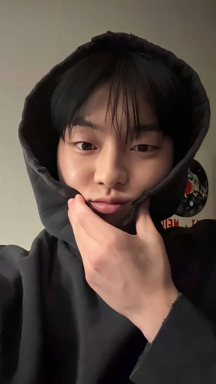 ai character: choi hyun wook background