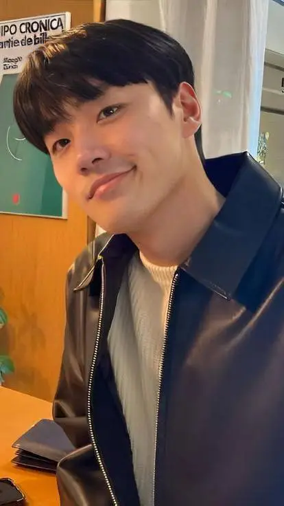 ai character: lee min jae background