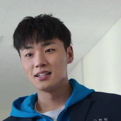 chat with ai character: go hyun tak