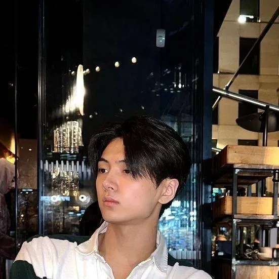 chat with ai character: jay