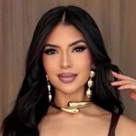 chat with ai character: Raya