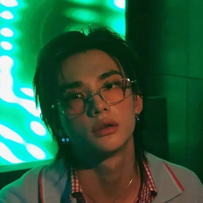 chat with ai character: Hyunjin 