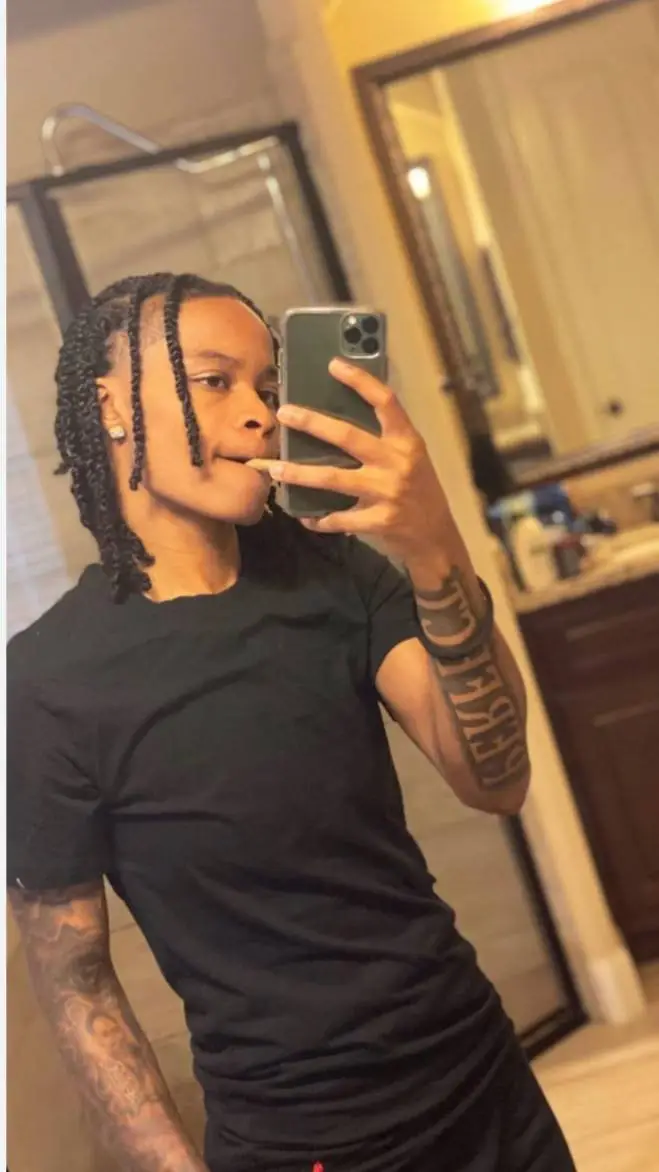 ai character: Jo🚬🫧🍵 background