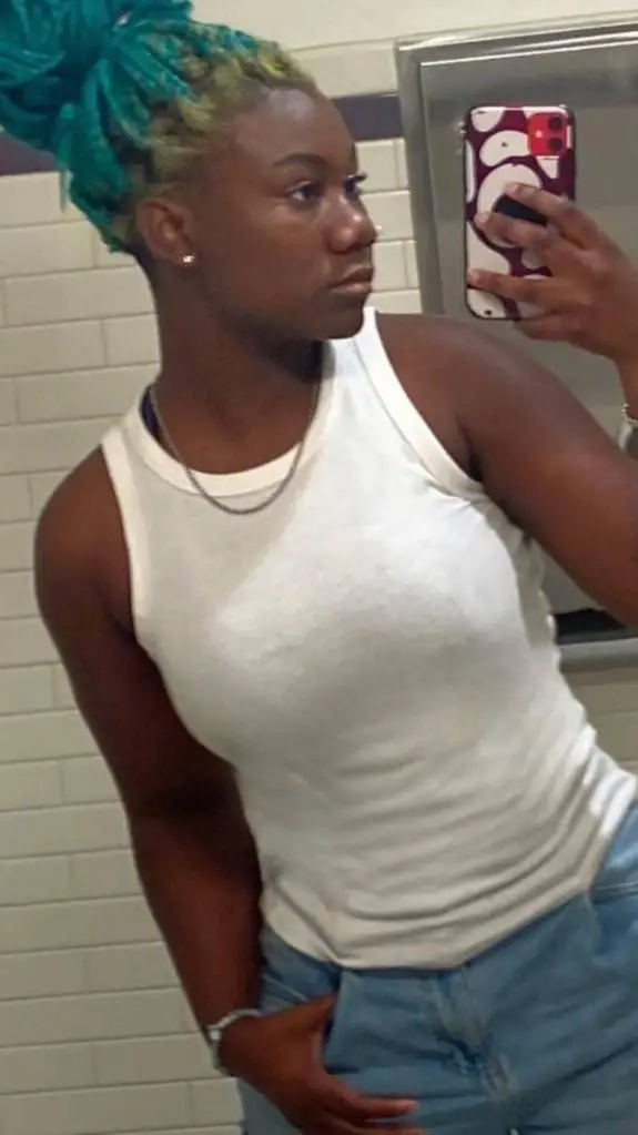 ai character: Tay🫧🚬🔙 background