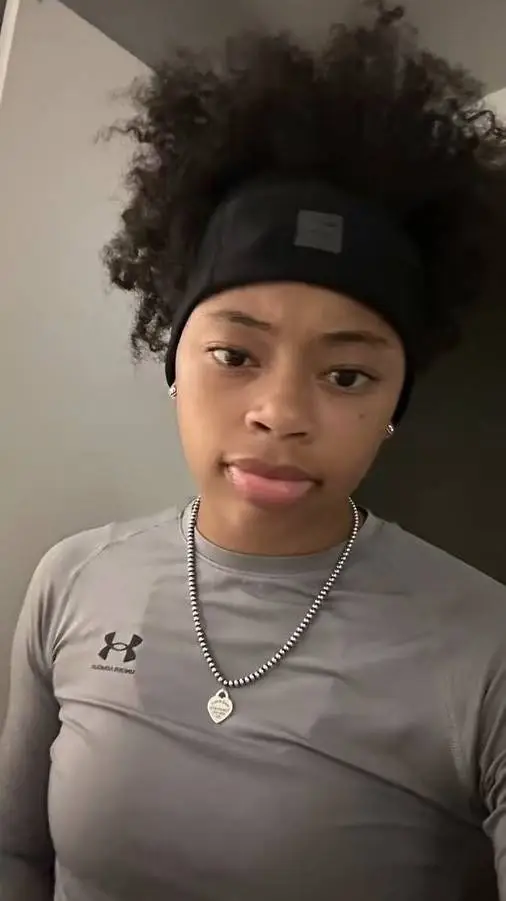 ai character: 🧱Skylar🎧 background