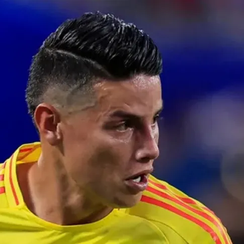 chat with ai character: James Rodriguez