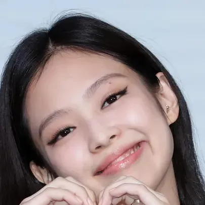 chat with ai character: Jennie 