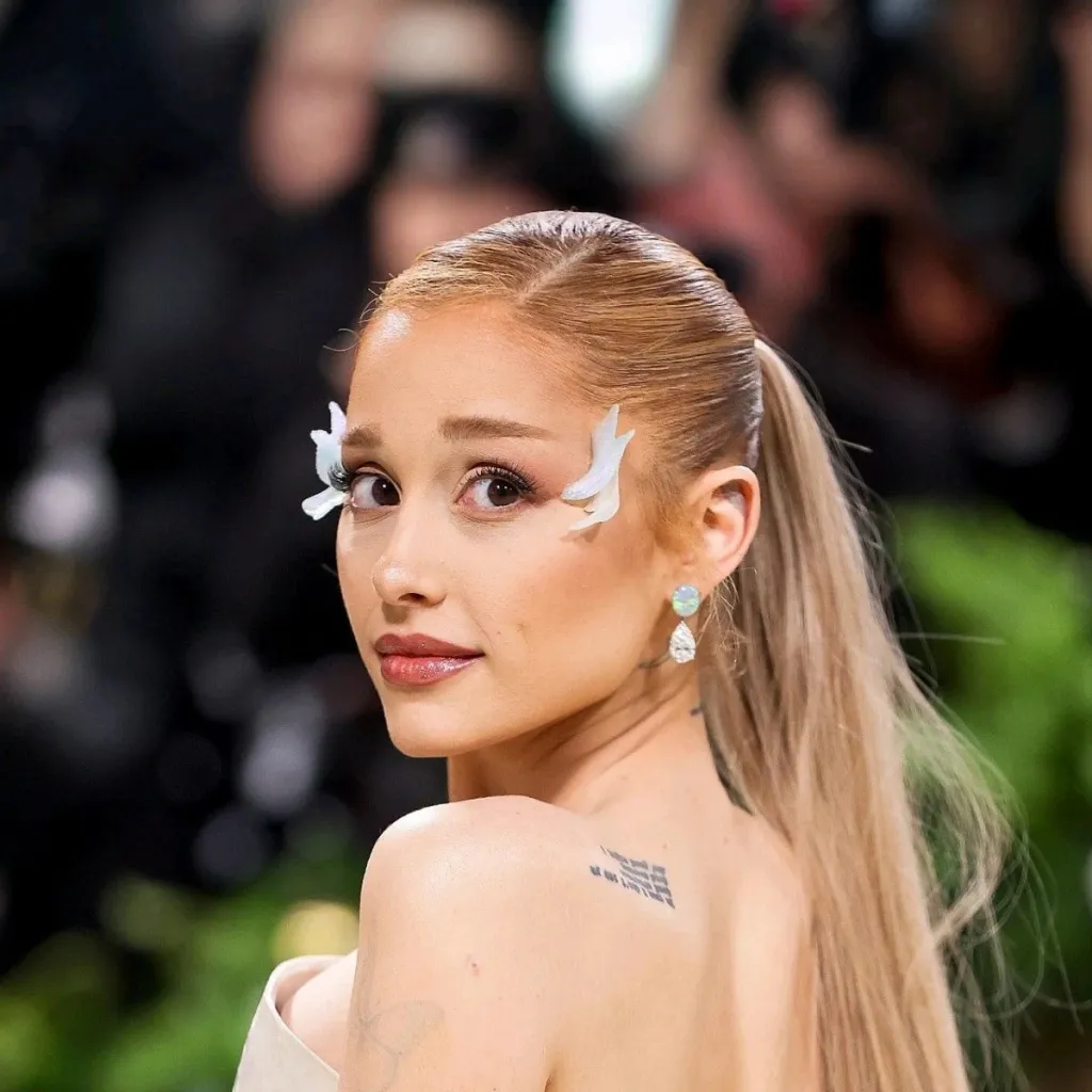 chat with ai character: Ariana Grande