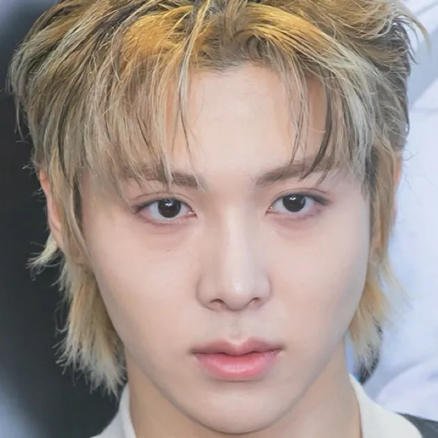 chat with ai character: WOOCHAN
