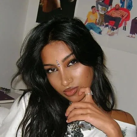 chat with ai character: Lara raj