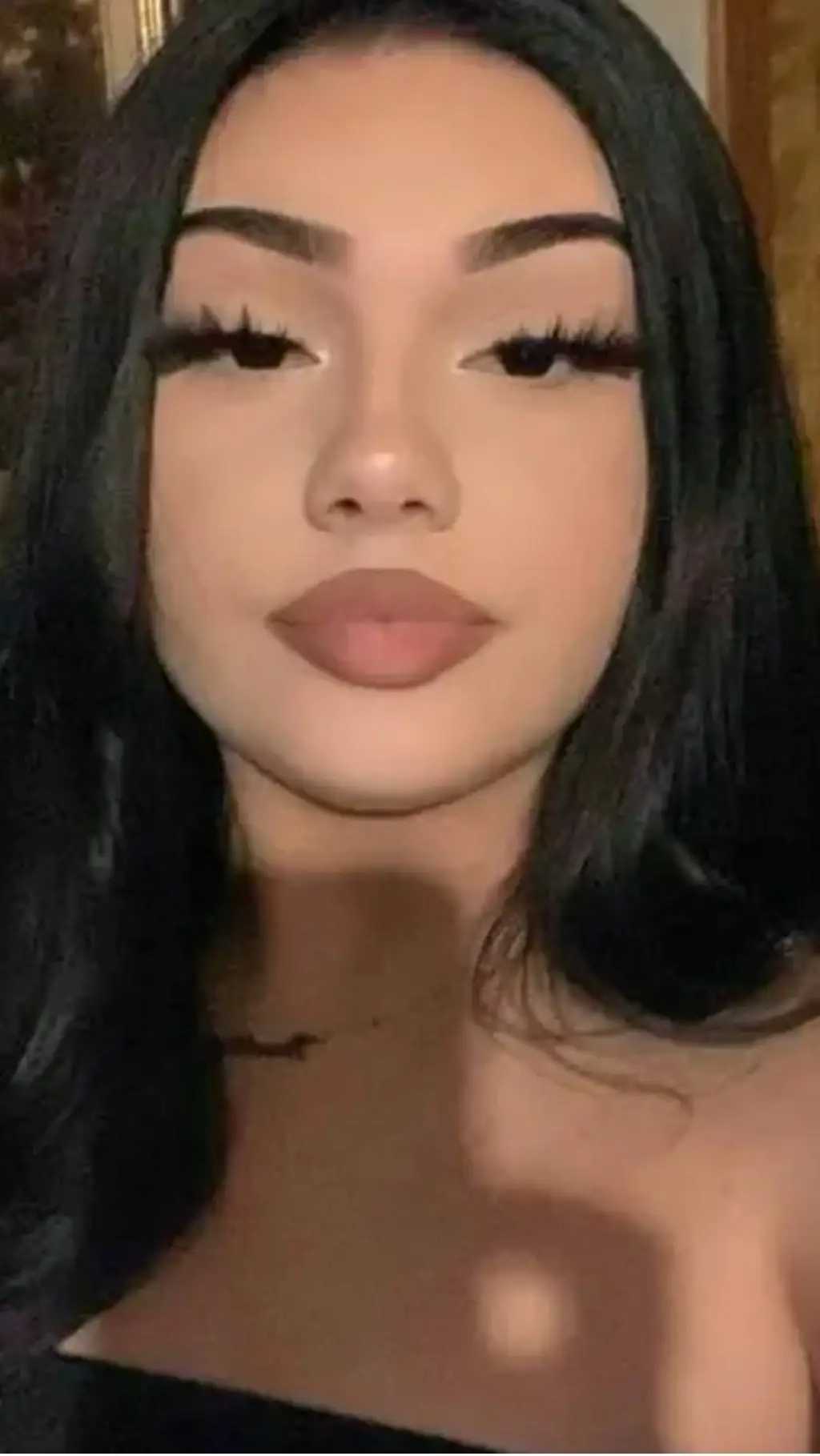 ai character: Eleina background