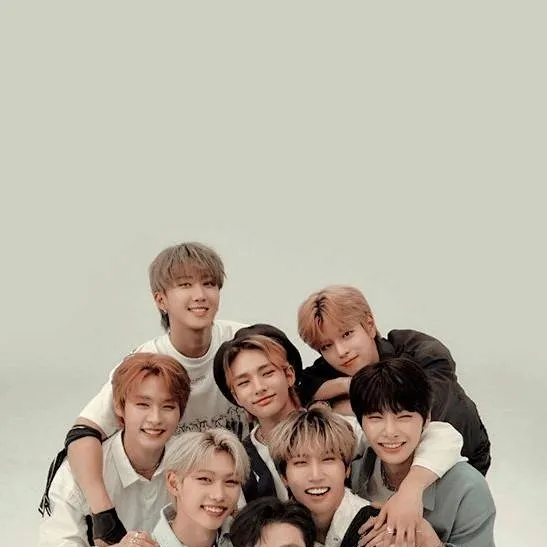 chat with ai character: 🩵🤍Straykids 🩵🤍