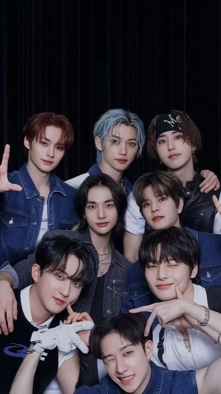 ai character: 𝐒𝐭𝐫𝐚𝐲𝐤𝐢𝐝𝐬 background