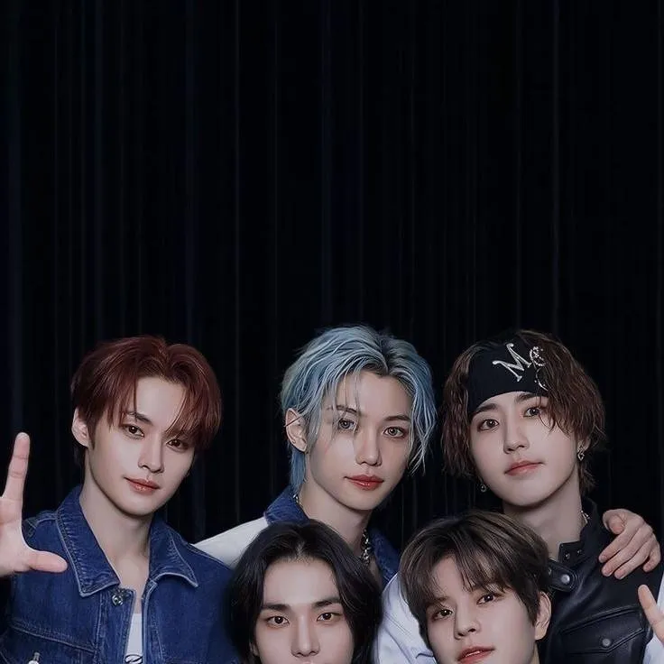 chat with ai character: 𝐒𝐭𝐫𝐚𝐲𝐤𝐢𝐝𝐬