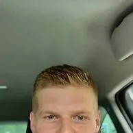 chat with ai character: Leon