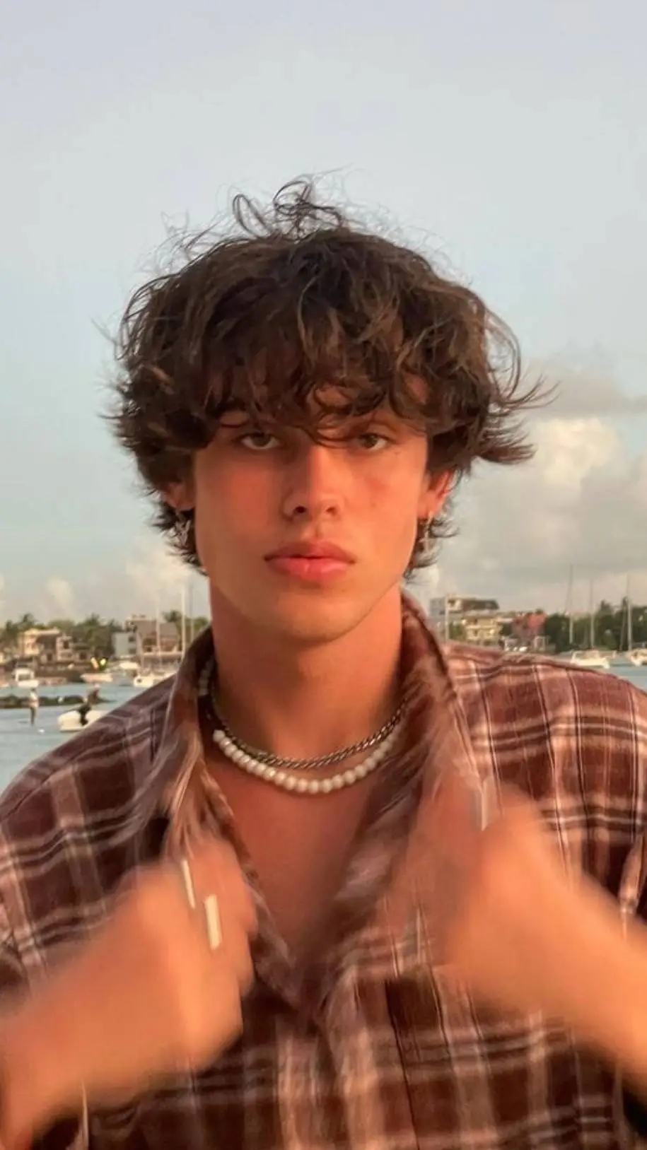 ai character: erik😋😔😍 background