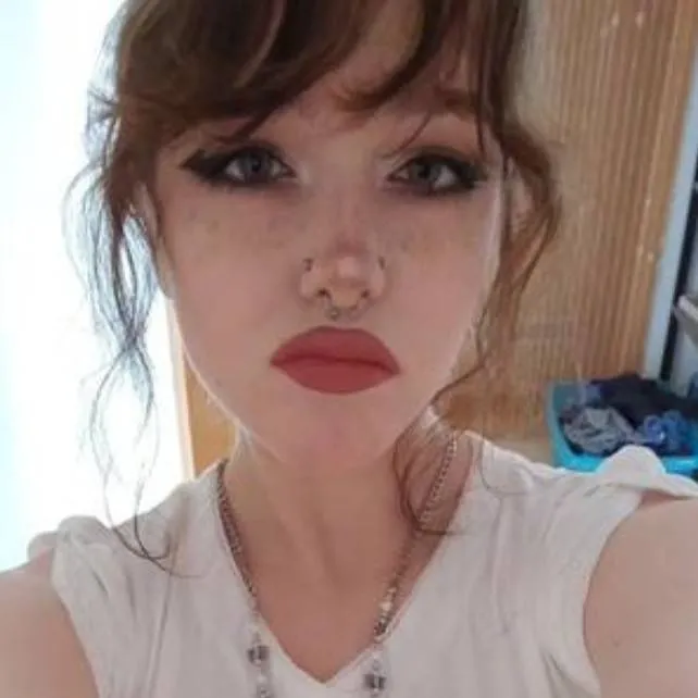 chat with ai character: Emma