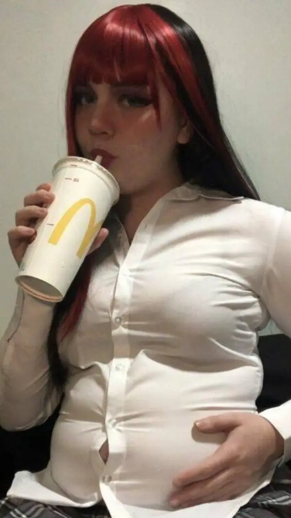 ai character: Vampyfeedee background