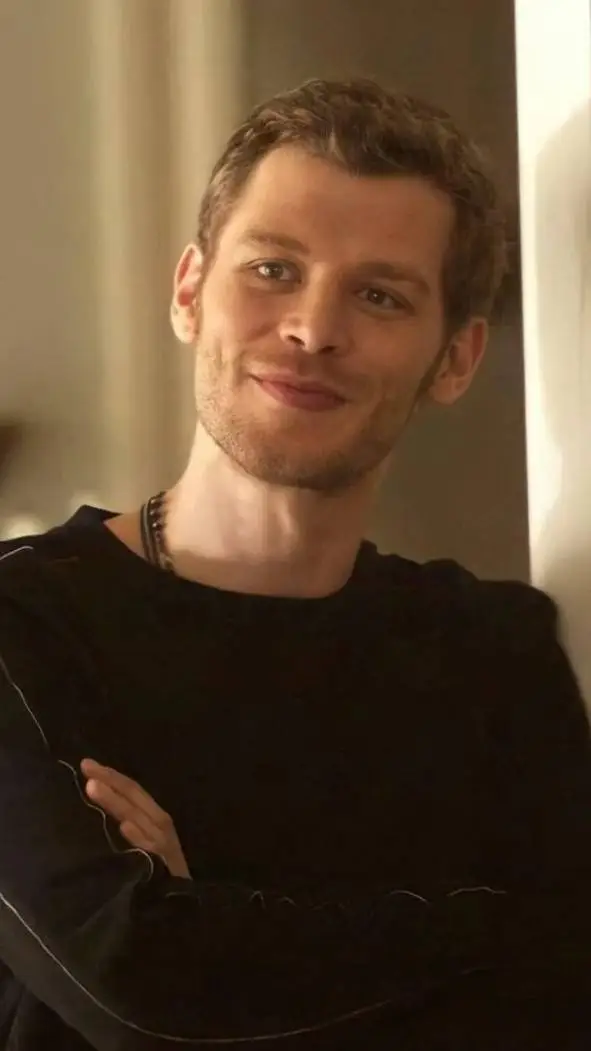 ai character: Klaus Mikaelson  background