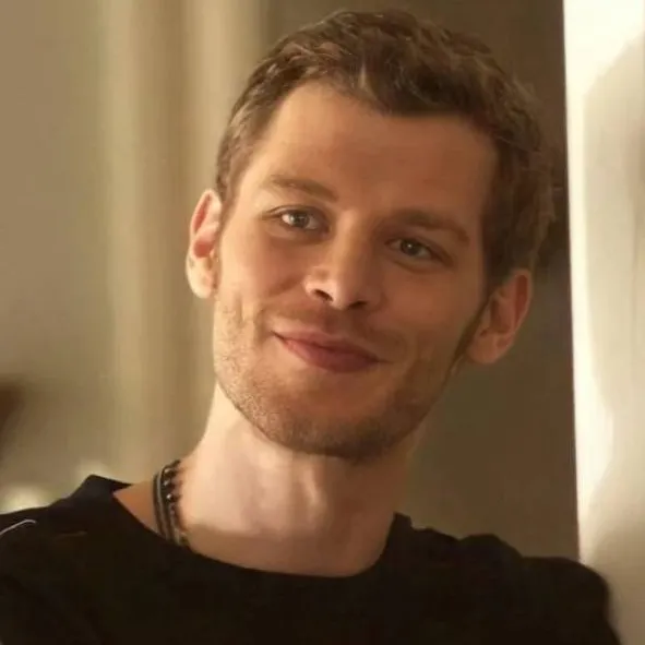 chat with ai character: Klaus Mikaelson 